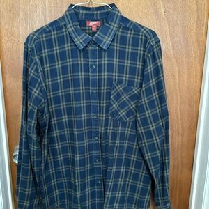 Arizona Jeans plaid flannel button down